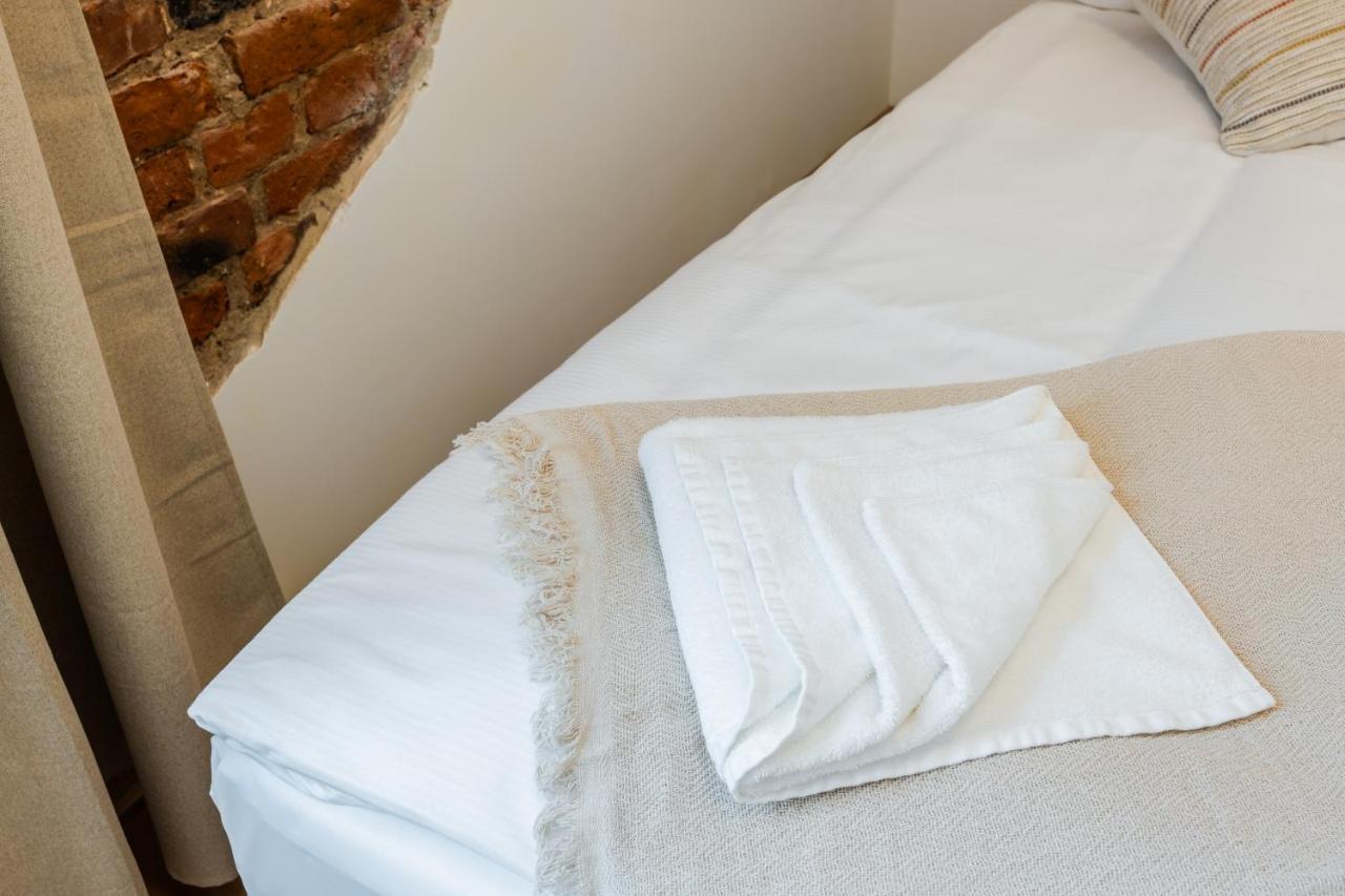 Two Bedroom Very Berry Apartment In Poznan With Desk By Noclegi Renters エクステリア 写真