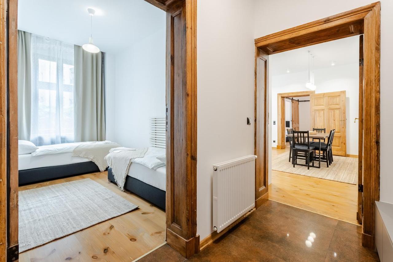 Two Bedroom Very Berry Apartment In Poznan With Desk By Noclegi Renters エクステリア 写真