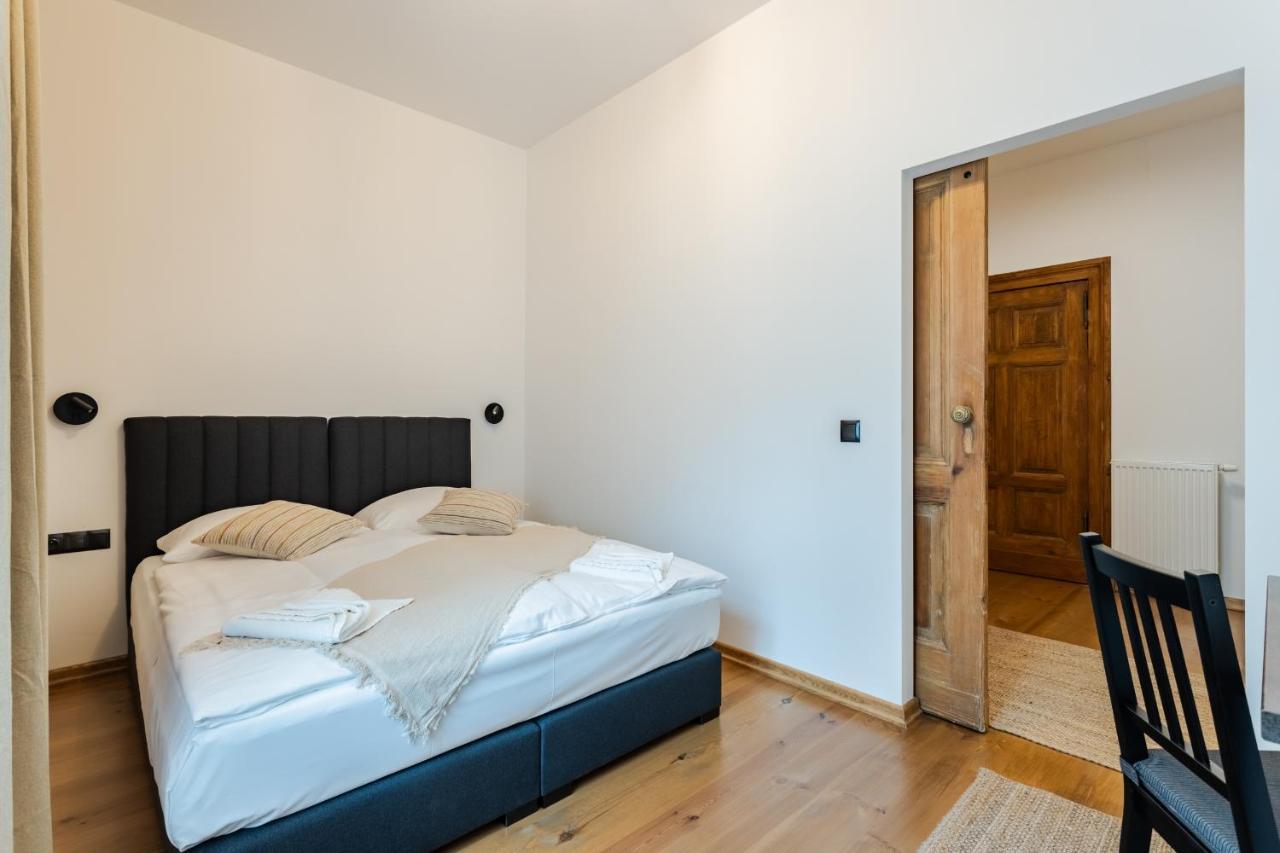 Two Bedroom Very Berry Apartment In Poznan With Desk By Noclegi Renters エクステリア 写真